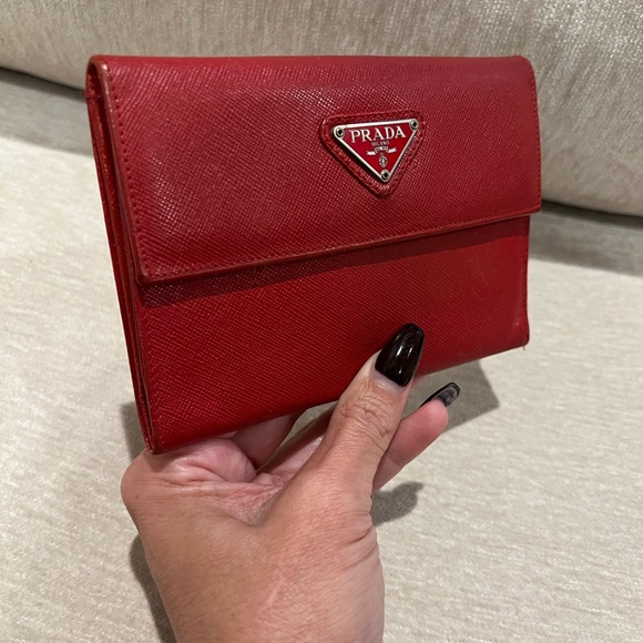 PRADA AUTHENTIC w COA Saffiano Wallet in great condition beautiful red ♥️ - Picture 4 of 16